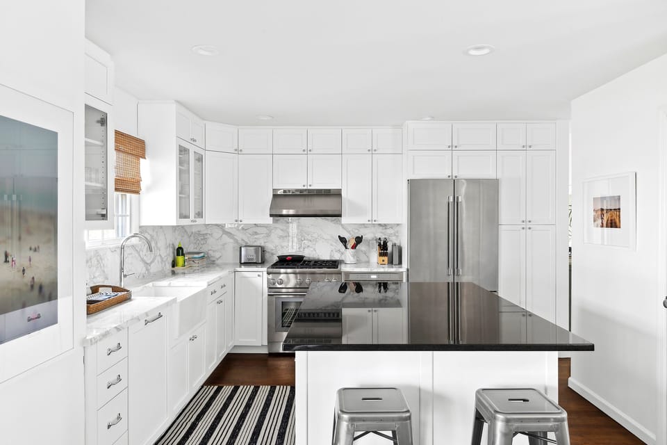 Kitchen breakfast bar