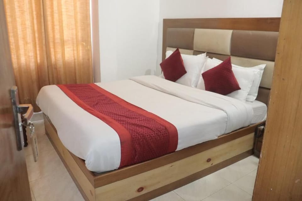 In-room safe, iron/ironing board