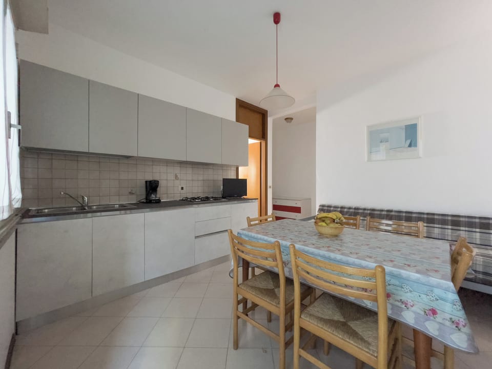 Apartment, 1 Bedroom, Balcony, City View | Dining room