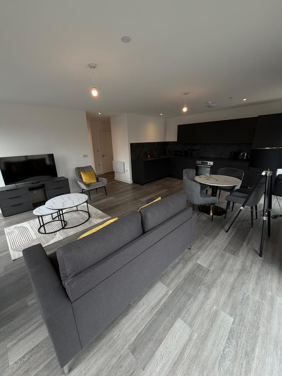 Deluxe Apartment, Balcony, City View | Living area