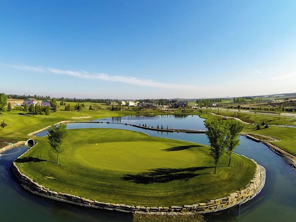 Jagare Ridge Golf Club only 5 mins away