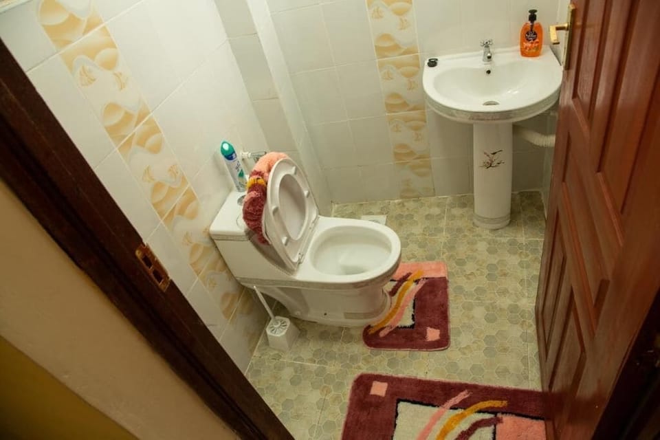 Deluxe Double Room, Balcony, Courtyard View | Bathroom | Free toiletries, slippers, towels, soap