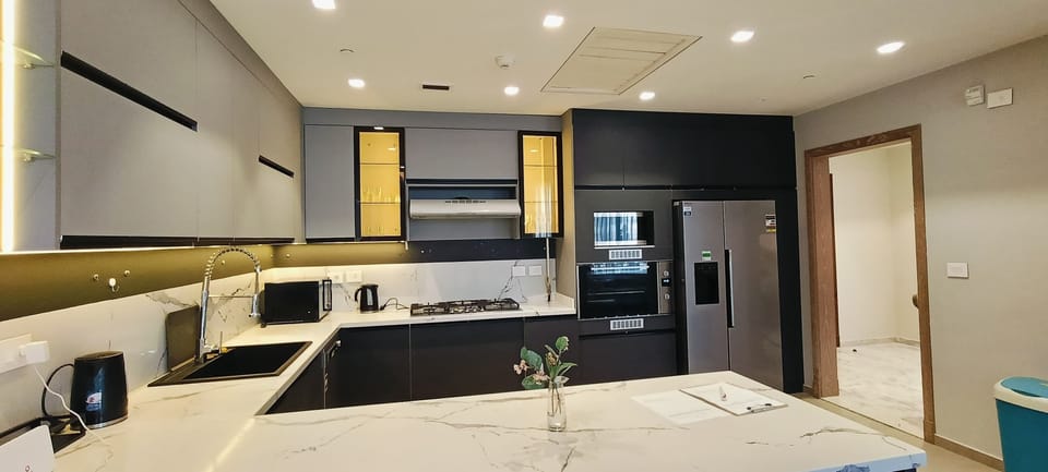 Comfort Apartment, City View | Private kitchen | Full-size fridge, microwave, oven, stovetop
