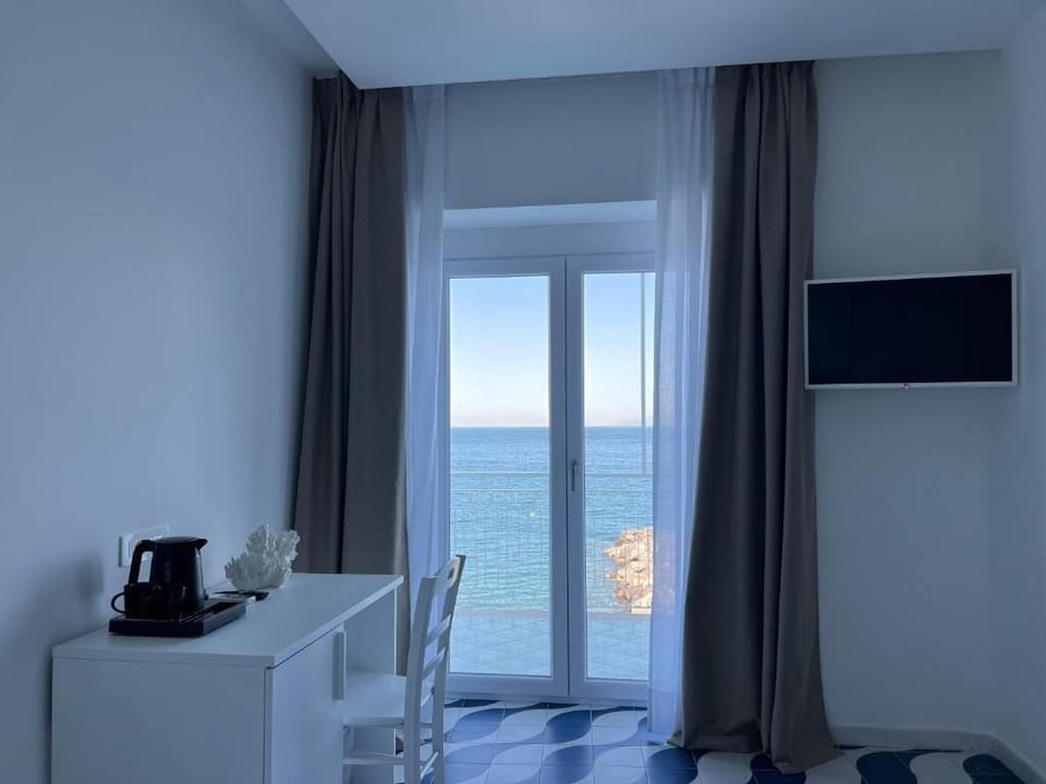 Deluxe Room, Sea View | Interior