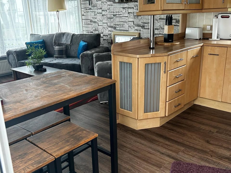 Mobile Home, 2 Bedrooms, Patio | Dining