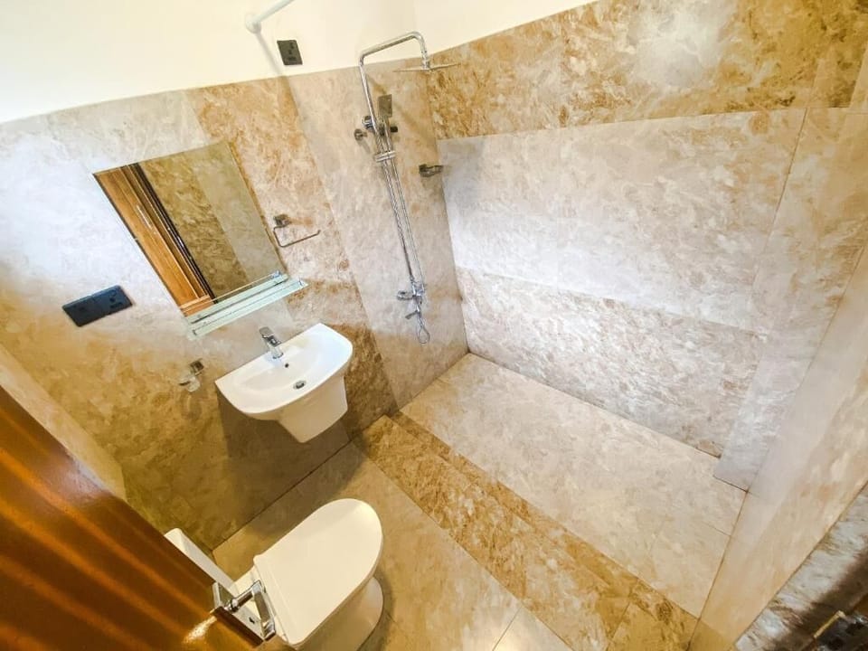 Towels, soap, shampoo, toilet paper