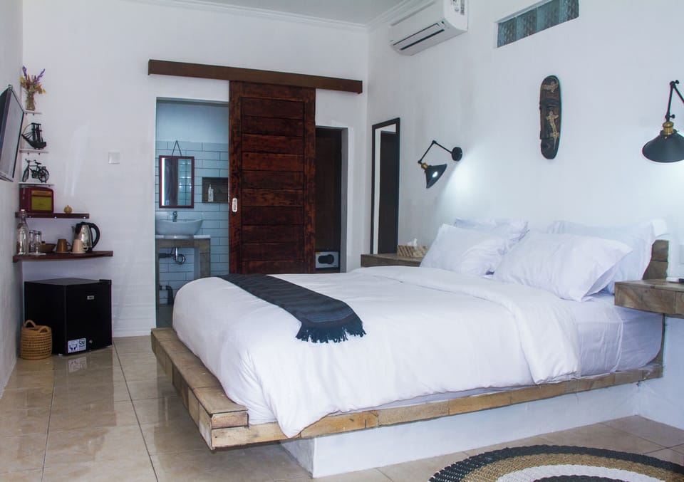 In-room safe, iron/ironing board (on request), WiFi (free), bed sheets