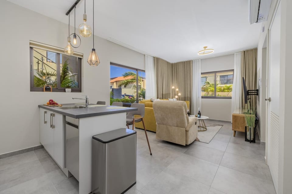 Modern 1BR1BA Retreat @ GoldCoast  Pools  Tennis (37662)
