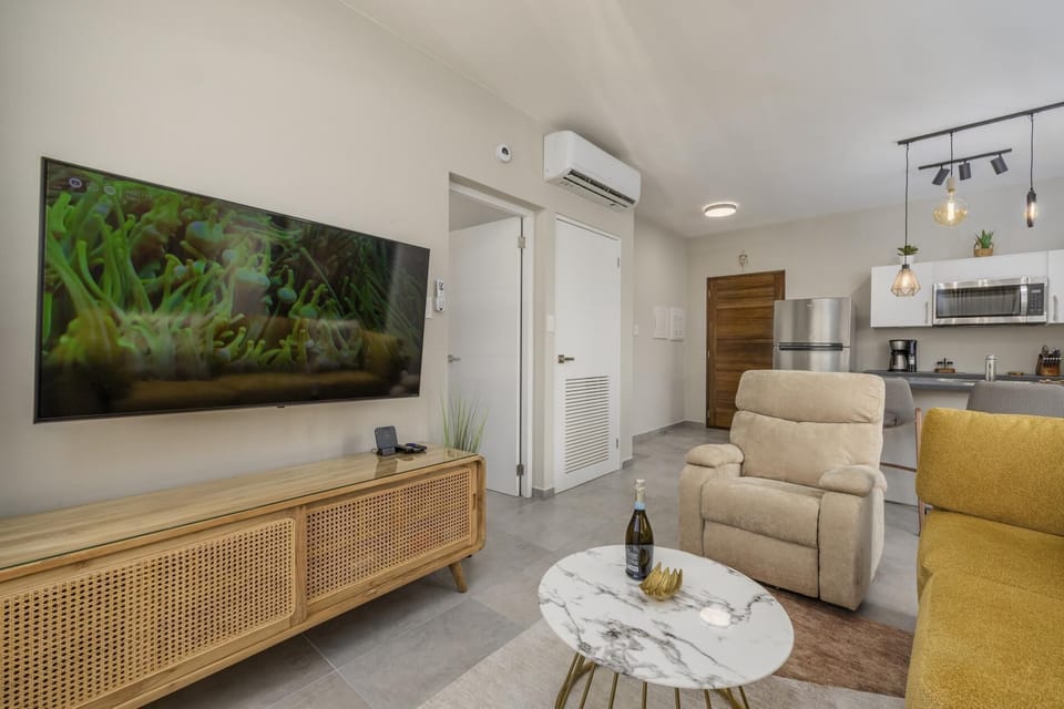 Modern 1BR1BA Retreat @ GoldCoast  Pools  Tennis (37654)