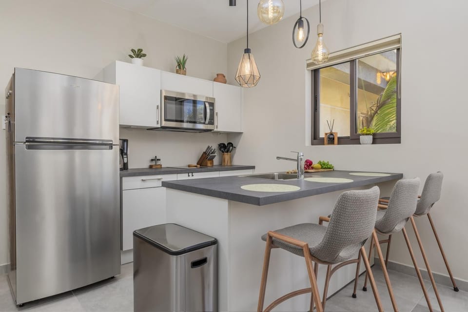 Modern 1BR1BA Retreat @ GoldCoast  Pools  Tennis (37661)