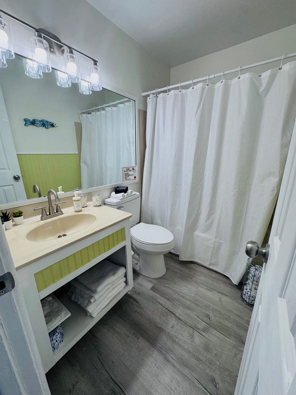 Comfort Apartment, Balcony, Pool View | Bathroom | Bathtub, free toiletries, hair dryer, towels