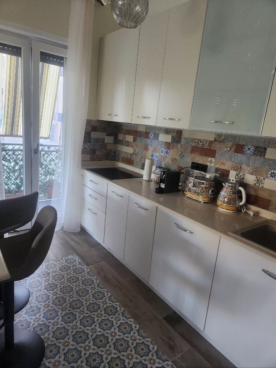 Microwave, dishwasher, espresso maker, coffee/tea maker