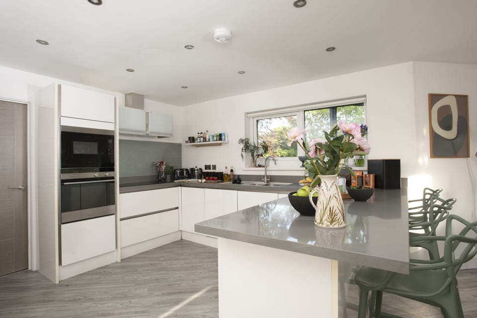 Kitchen with oven, hob, dishwasher, seating area - Estuary Watch