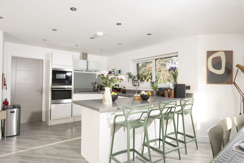 Spacious kitchen - Estuary Watch
