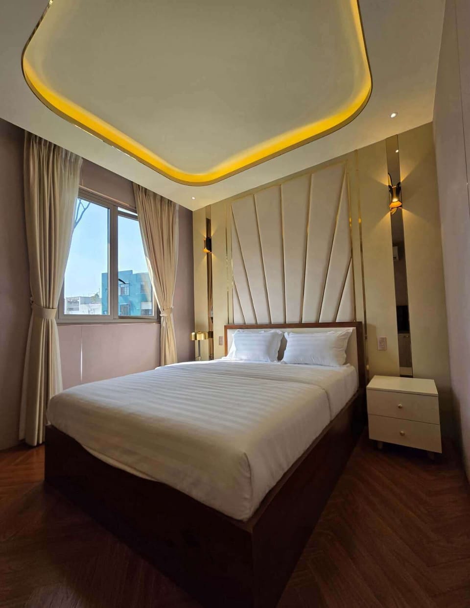Premium bedding, down comforters, Select Comfort beds, desk