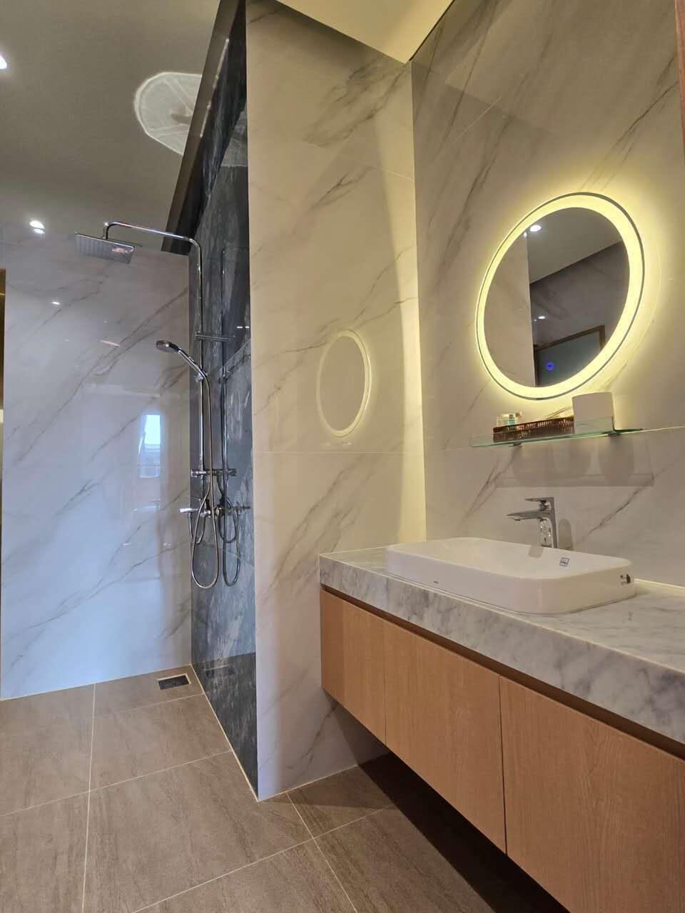 Deluxe Suite, City View | Premium bedding, down comforters, Select Comfort beds, desk