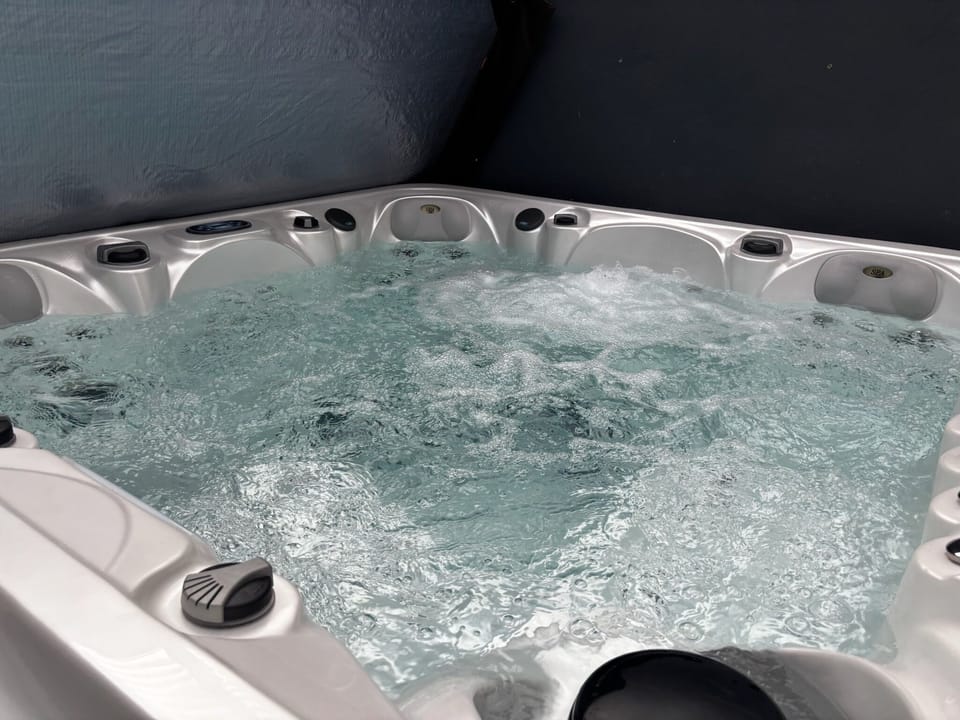 Indoor spa tub