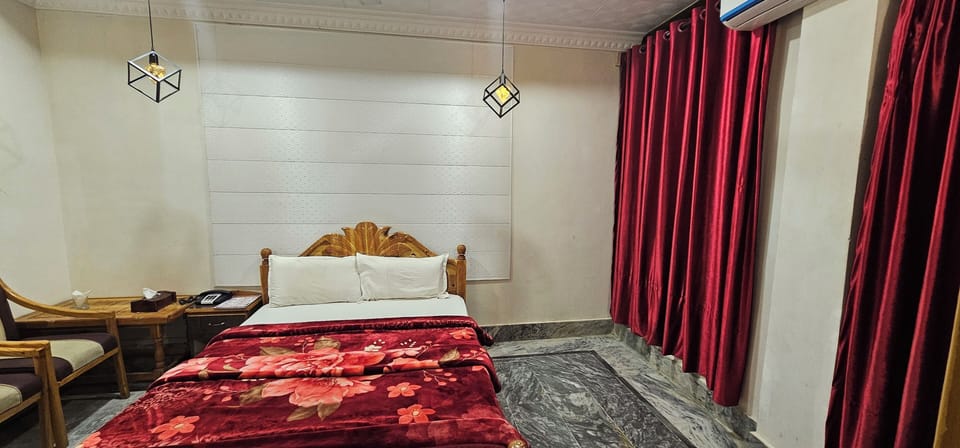 Double Room, Balcony, Park View | WiFi (free)