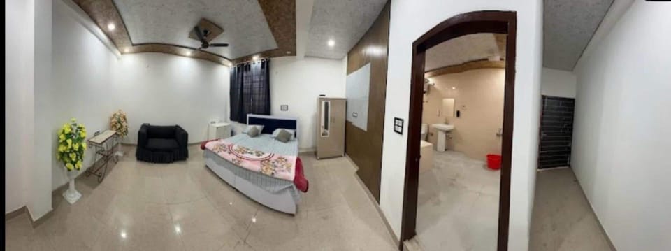 Luxury Room | Rollaway beds, free WiFi, bed sheets