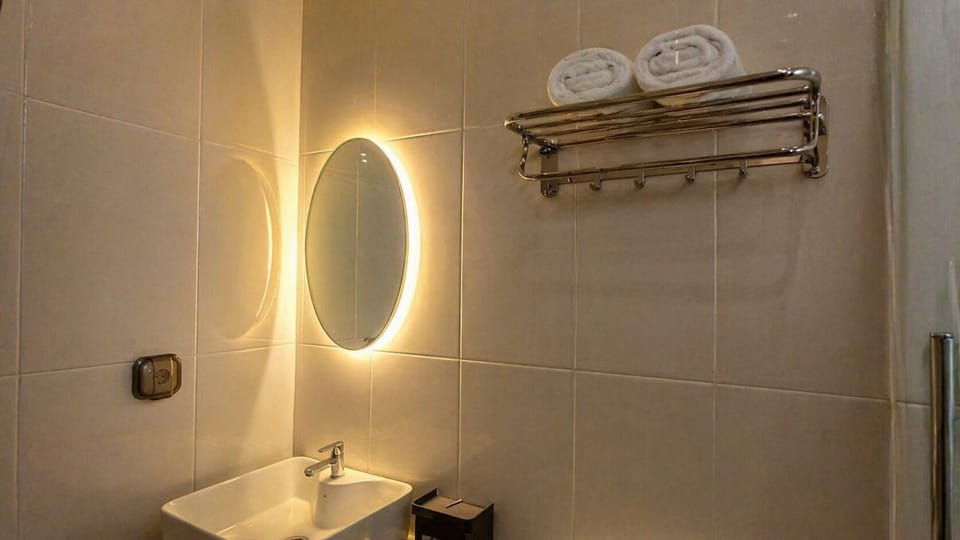 Shower, rainfall showerhead, bidet, towels