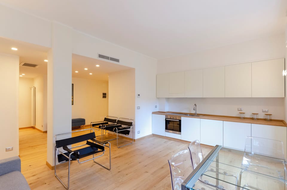 Family Apartment, 6 Bedrooms, Balcony, Mountain View | Private kitchen | Fridge, microwave, oven, stovetop