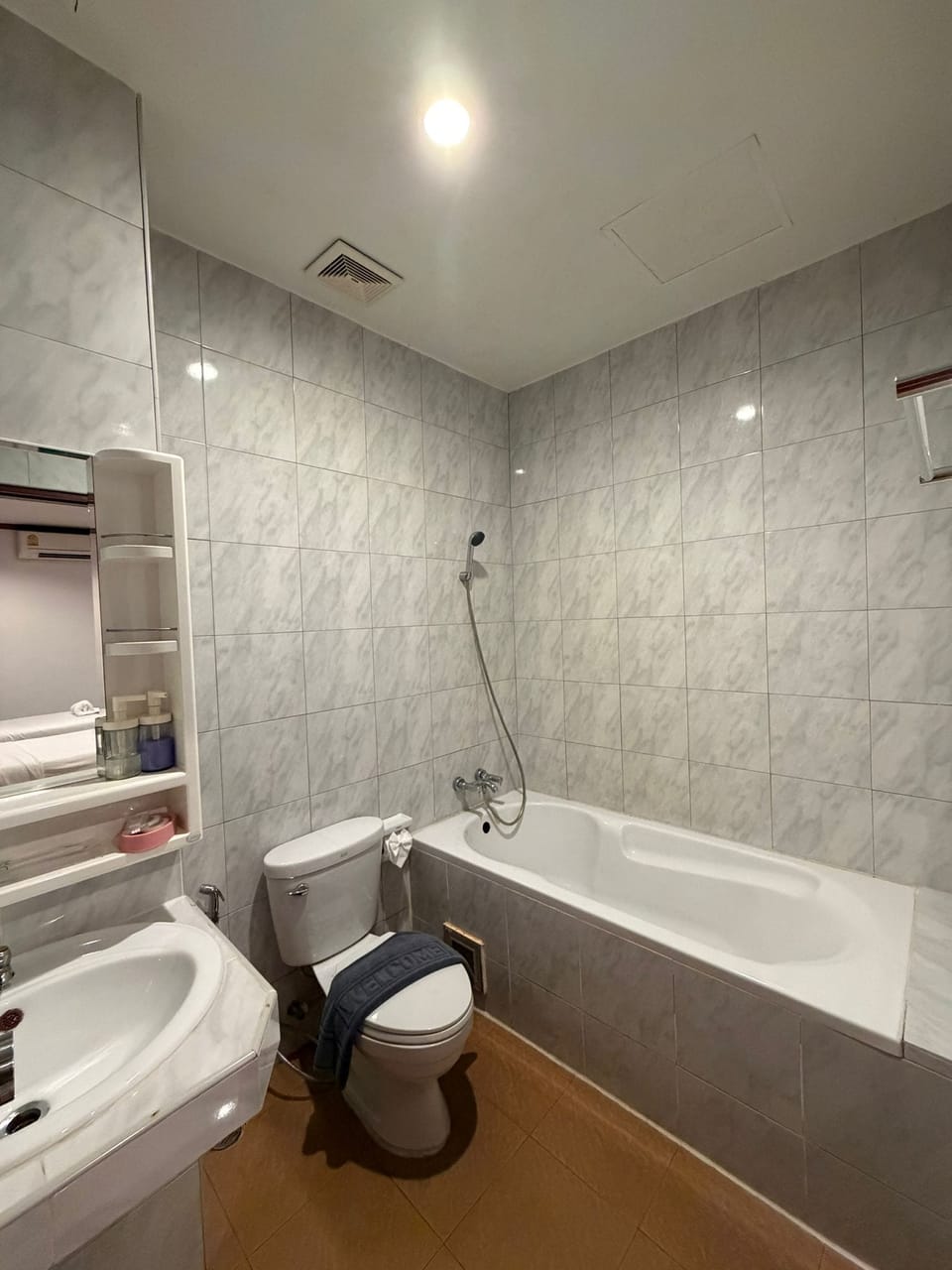 Standard Double or Twin Room | Bathroom | Combined shower/tub, hair dryer, bidet, towels
