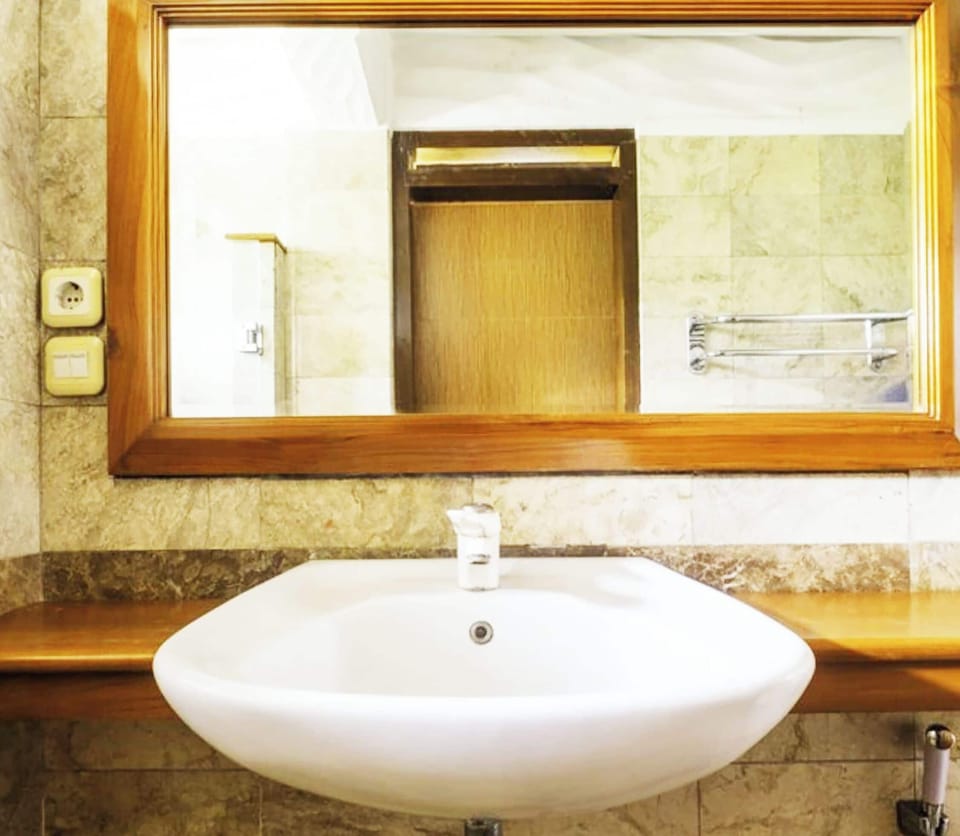 Family Double Room, 1 Bedroom, Courtyard View | Bathroom | Toilet paper
