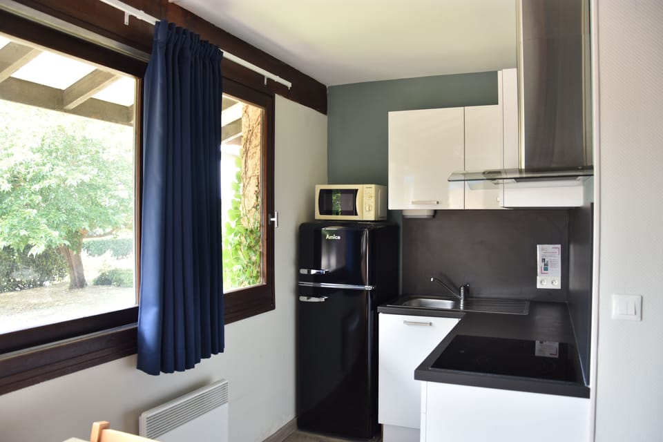Apartment, Balcony | Private kitchen | Highchair