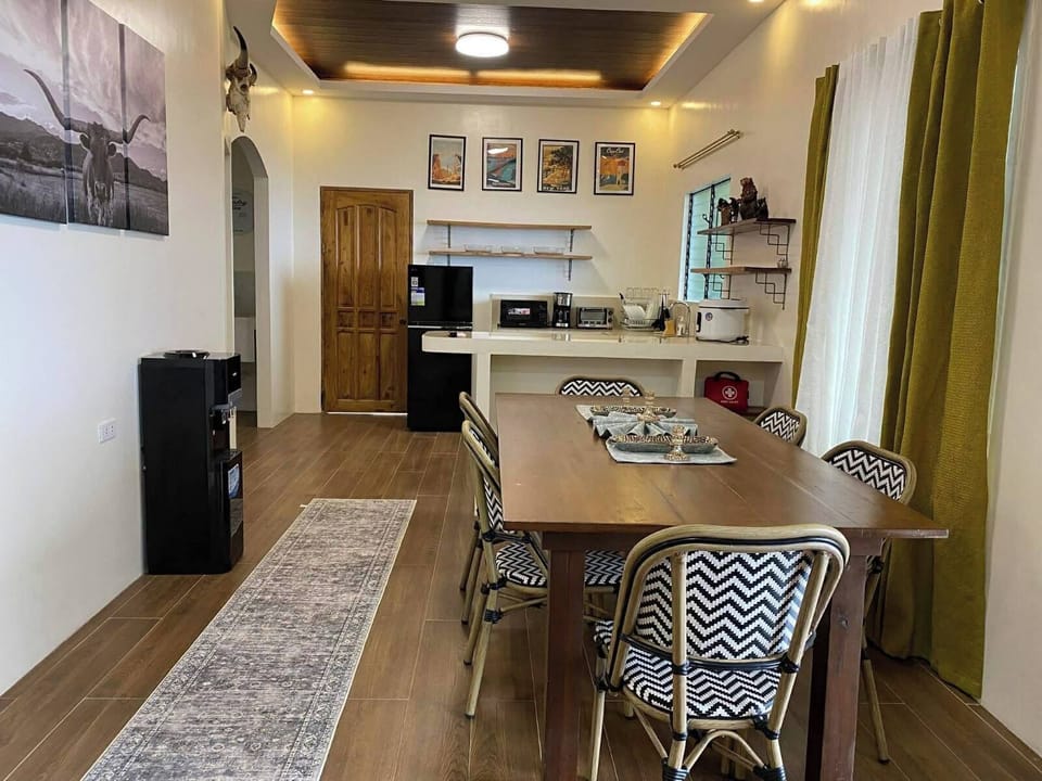 House, 1 Double Bed, Kitchen, Mountain View | Dining