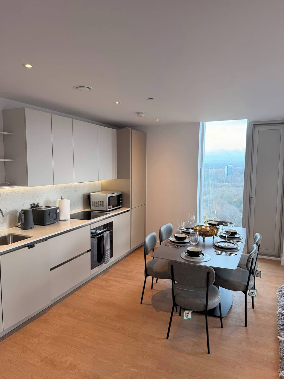 Apartment, 2 Bedrooms, Accessible | Dining room