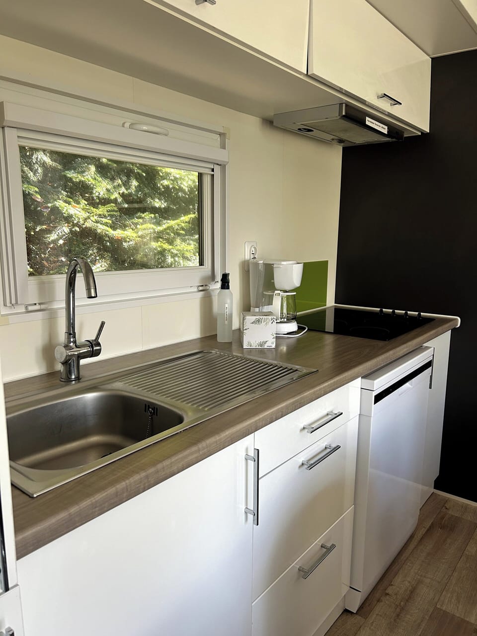 Deluxe Cottage, 2 Bedrooms | Private kitchen