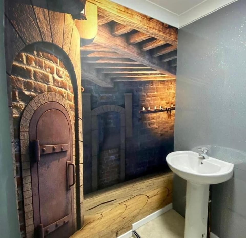 Gateway and Forest | Bathroom