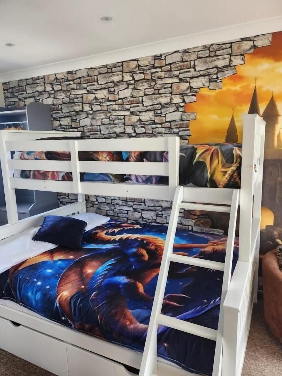 The Dragon Suite | Free WiFi