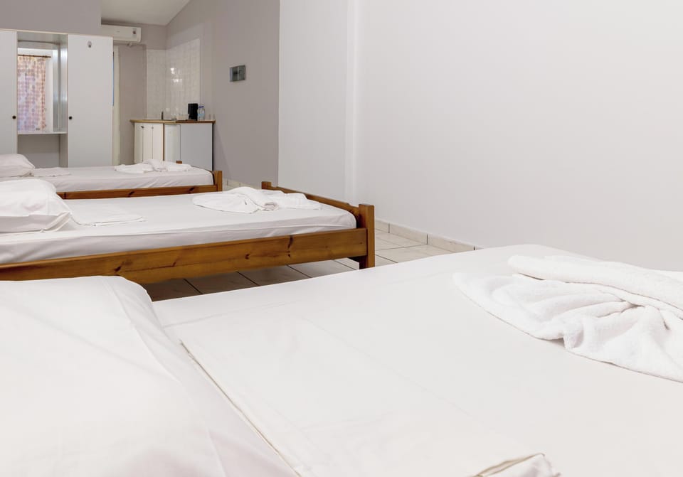 Triple Room, Balcony | Iron/ironing board (on request), WiFi (free), bed sheets