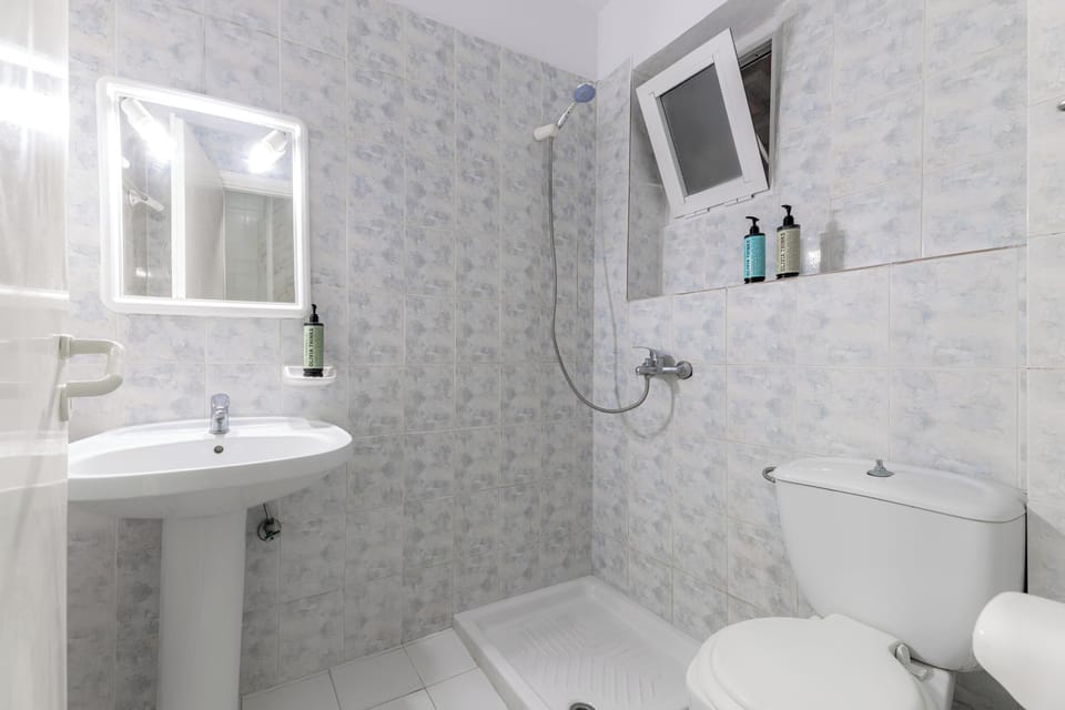 Triple Room, Balcony | Bathroom | Hair dryer, towels, toilet paper