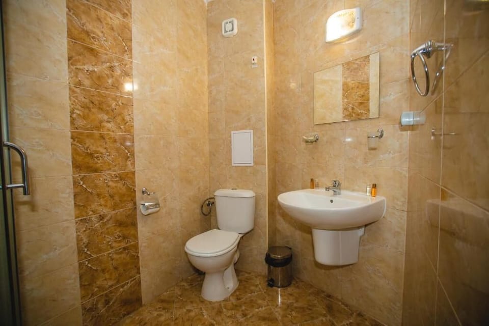 Twin Room, Balcony, Pool View | Bathroom