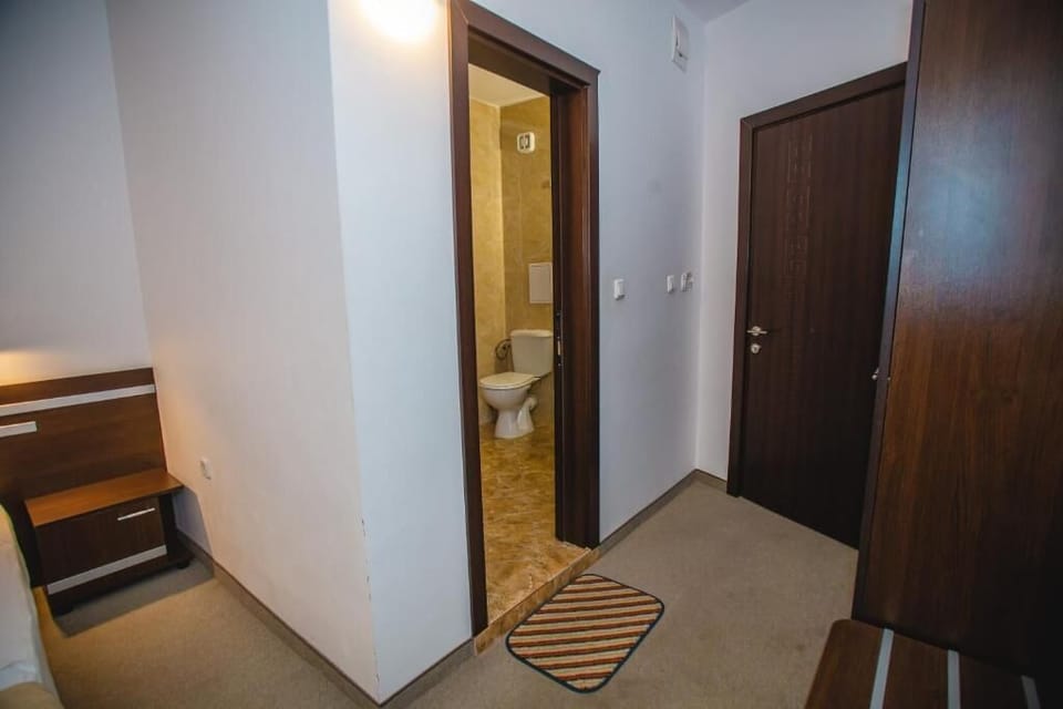 Twin Room, Balcony, Pool View | Bathroom