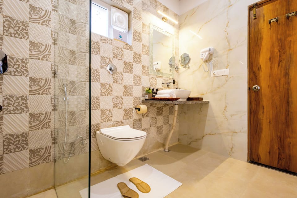 Deluxe Triple Room | Bathroom