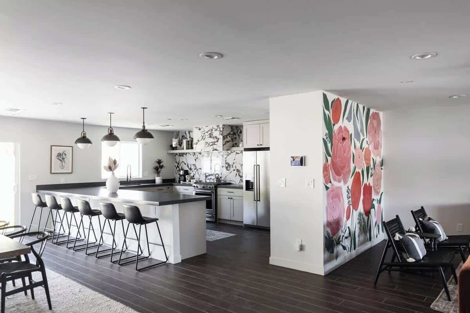 Open floor concept while still having dedicated full chef's kitchen 