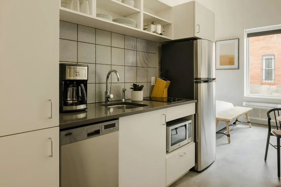 Studio | Private kitchen | Fridge, microwave, cookware/dishes/utensils