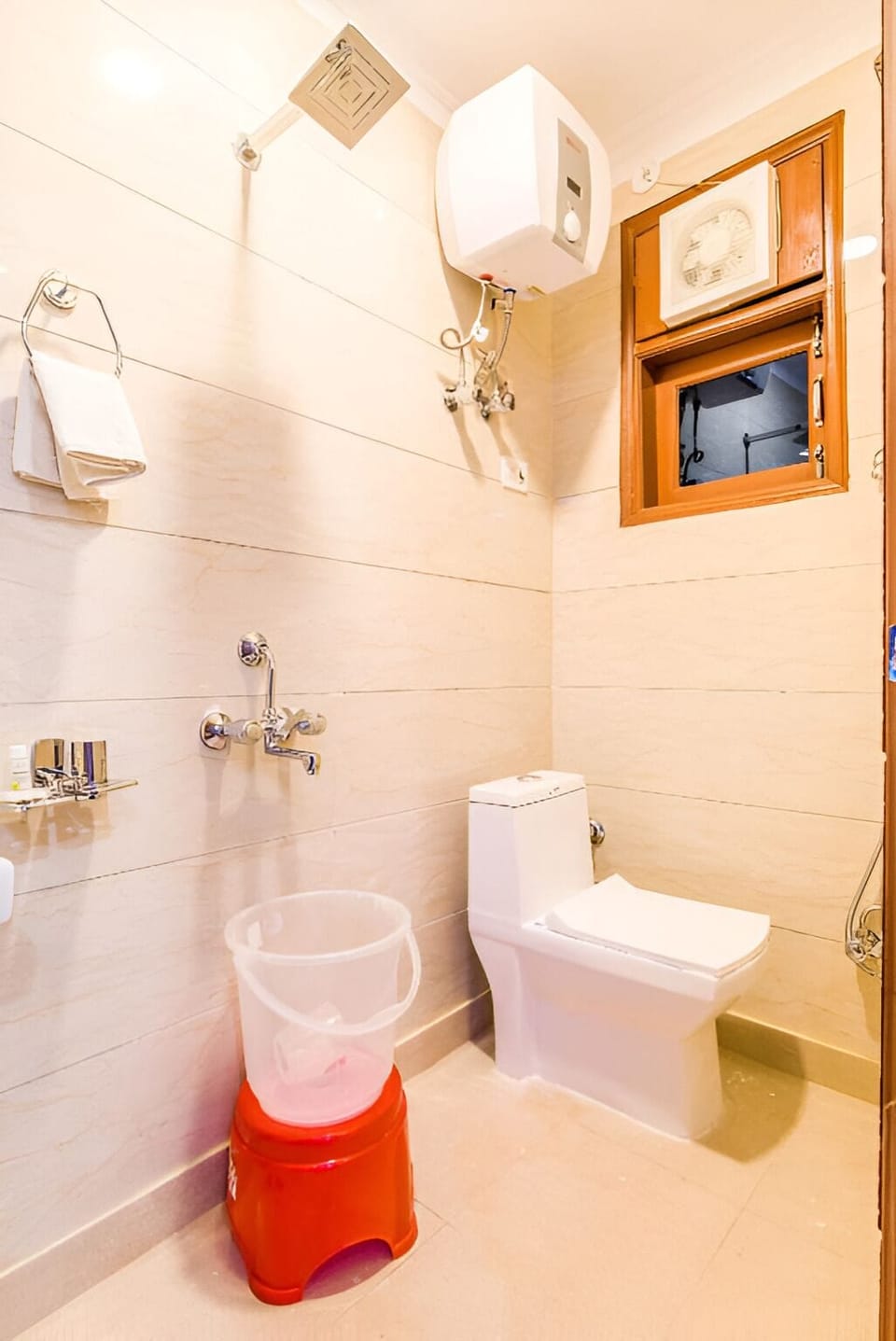 Family Triple Room | Bathroom | Shower, free toiletries, hair dryer, towels