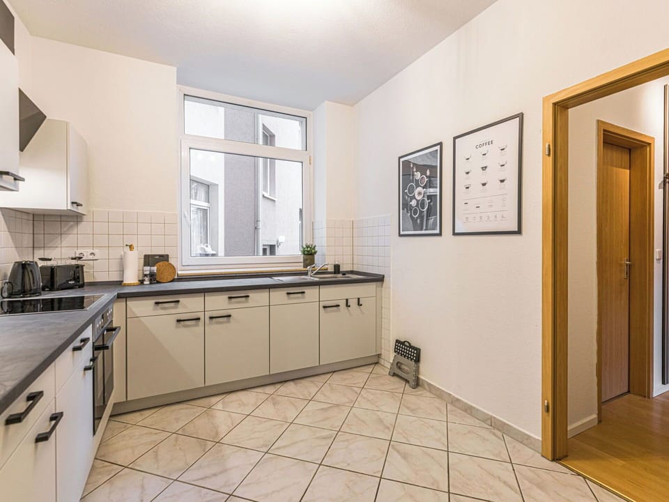 Flooring, Kitchen Appliance, Interior Design, Floor, Kitchen, Countertop, Ceiling, Major Appliance, Cabinetry, Room