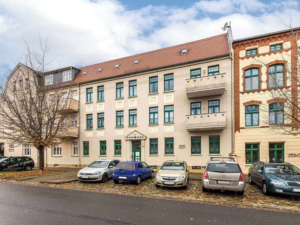 Building, Window, Apartment, Facade, Neighbourhood, Town, Family Car, Condominium, Mixed-Use