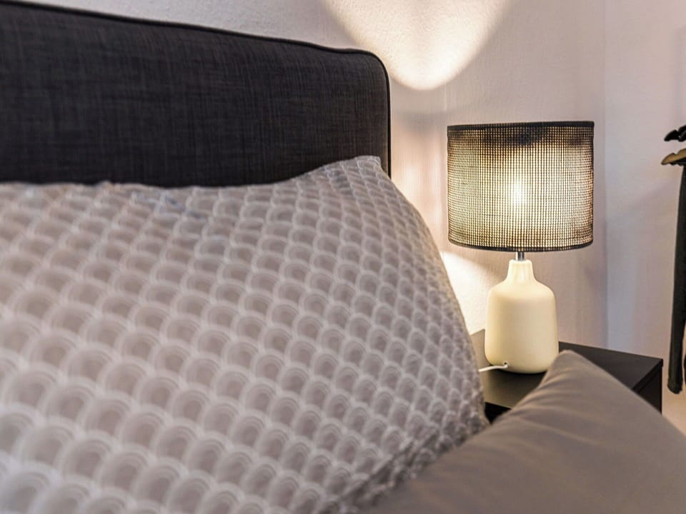 Textile, Linens, Bedroom, Bed, Bedding, Bed Sheet, Pillow, Throw Pillow, Mattress