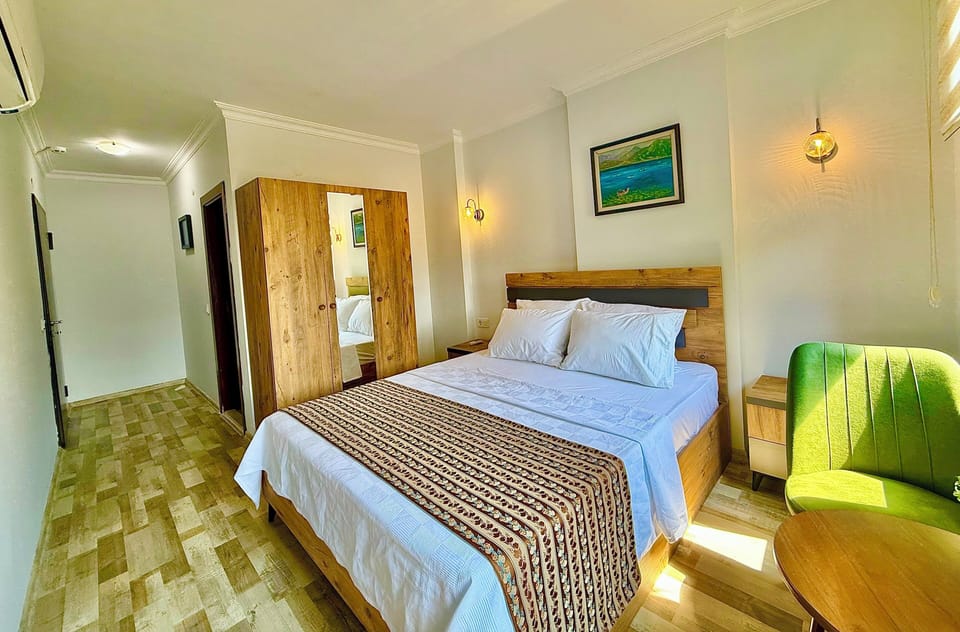 Standard Double Room, Partial Sea View | WiFi (free)