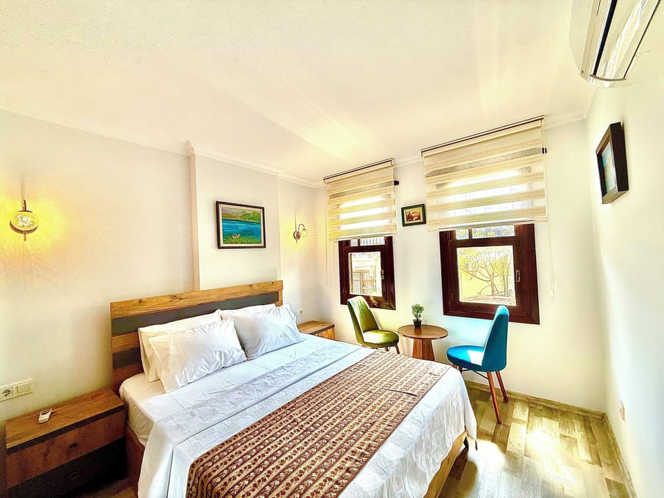 Standard Double Room, Partial Sea View | WiFi (free)