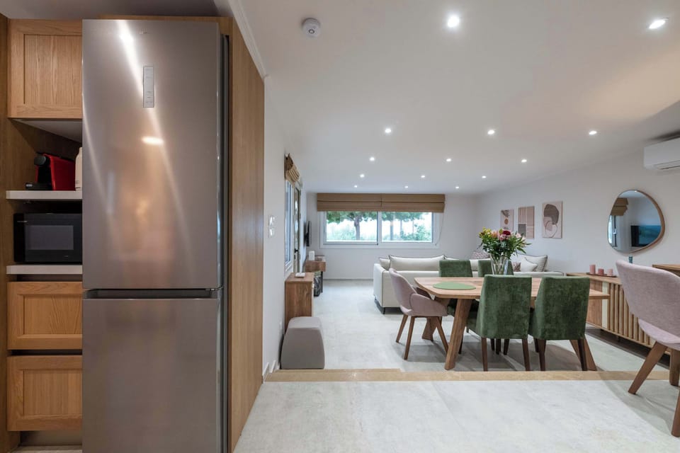 Fully Equipped Kitchen with Modern Appliances