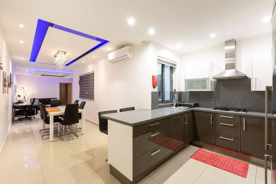 Apartment, 2 Bedrooms, Smoking, Balcony | Interior