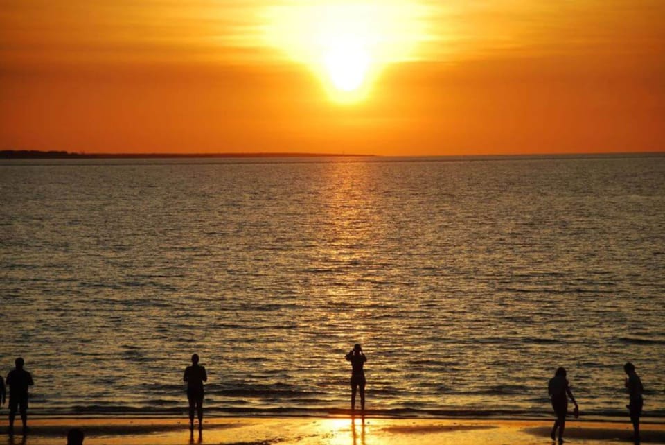 Zen Tropica Family Luxury Retreat Pool BBQ House in Darwin