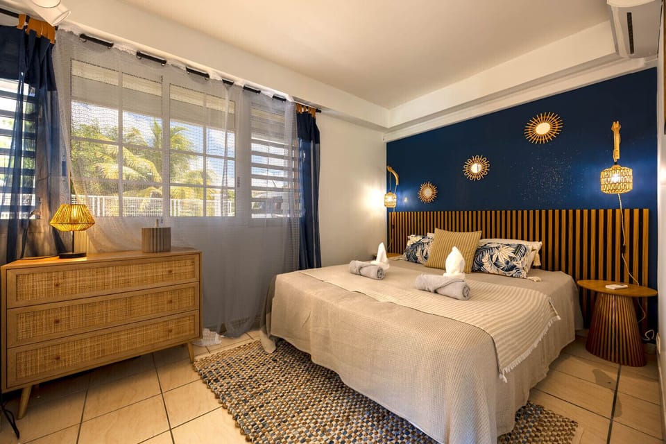 Family villa in Trois-Îlets with 5 bedrooms and 4 bathrooms. Ideal for a stay with friends, offering space and privacy.